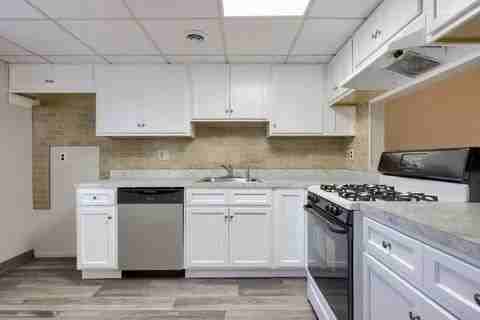 341 Greenland Dr - Photo 5 of 26