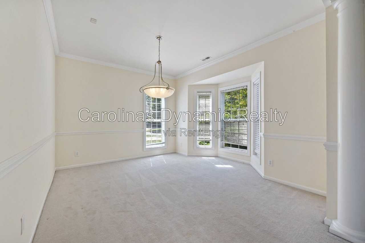12315 Chesley Dr - Photo 5 of 33