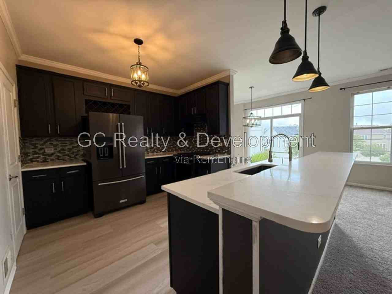 1033 Heron Cir - Photo 3 of 22