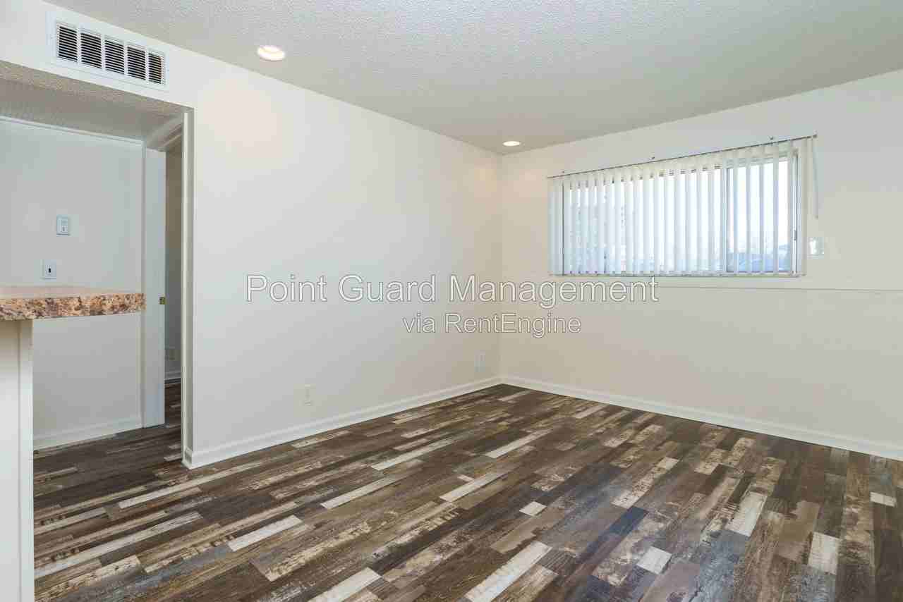 106 E Lincoln St - Photo 2 of 11