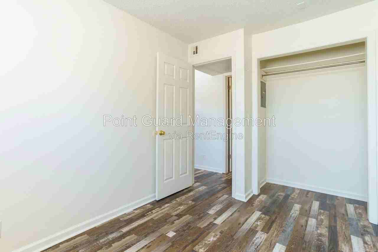 106 E Lincoln St - Photo 7 of 11