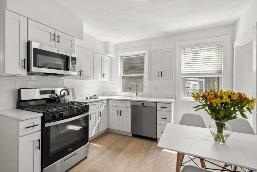 1 Bed / 1 Bath Apartment in Jamaica Plain - Photo 3 of 20