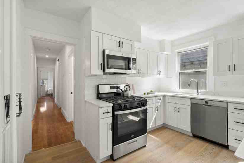 1 Bed / 1 Bath Apartment in Jamaica Plain - Photo 7 of 20