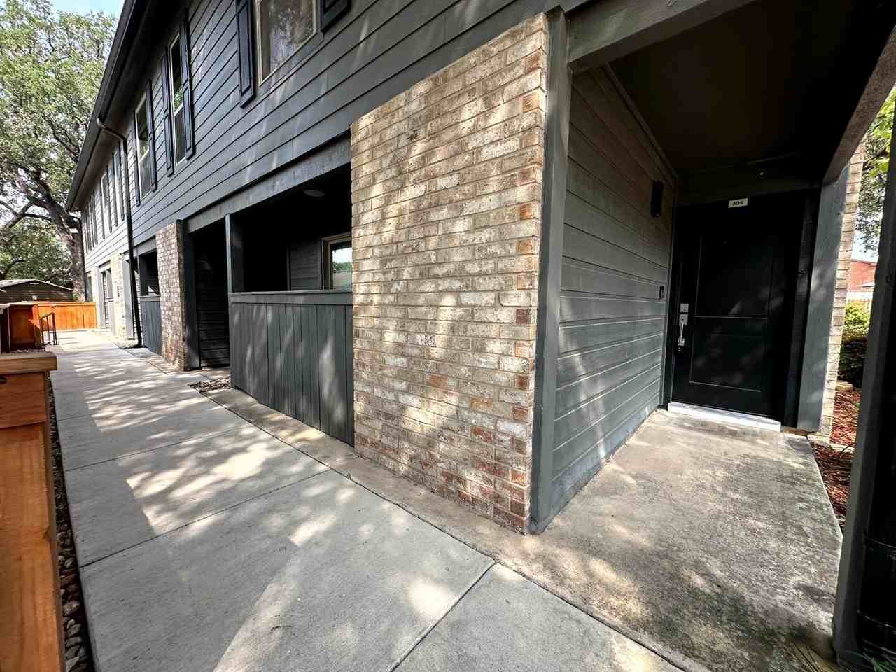 2718 Old Field Dr - Photo 2 of 31