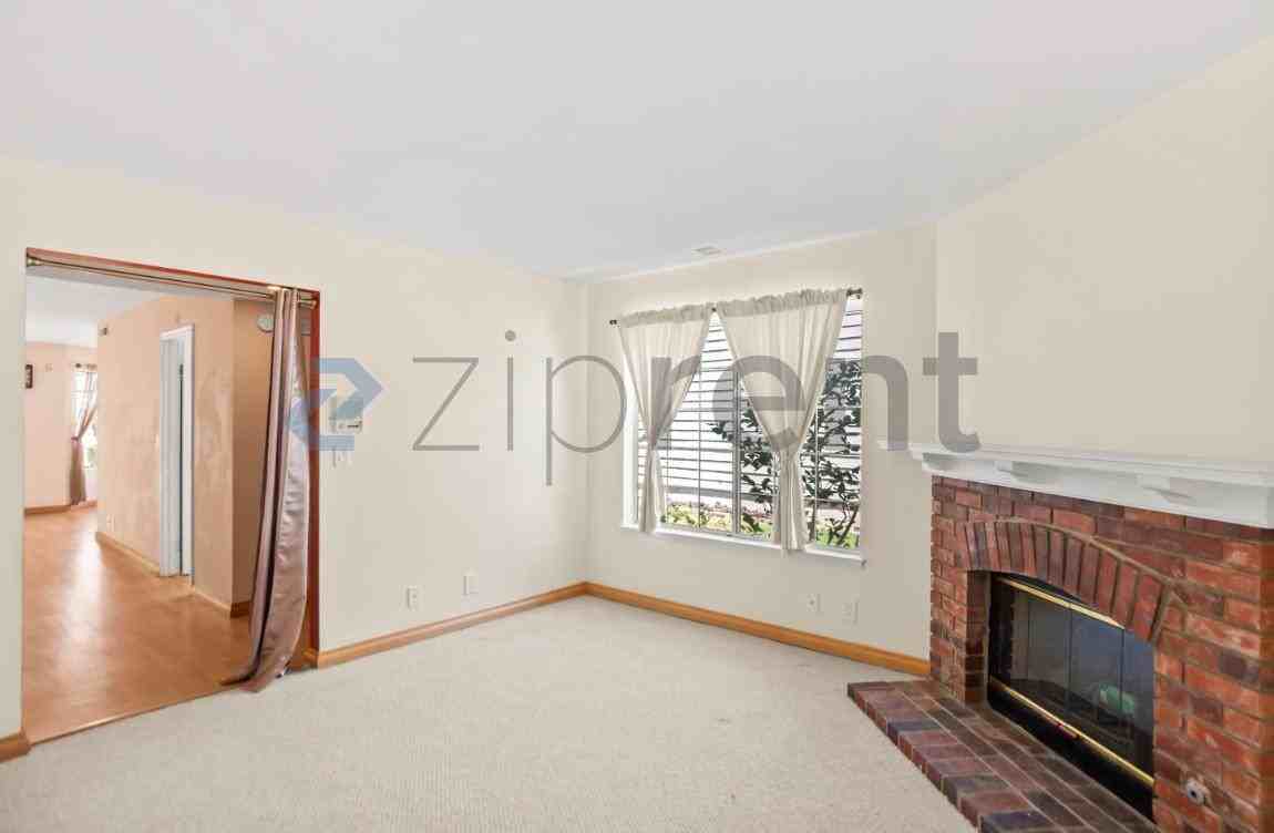 2321 Farmcrest St - Photo 5 of 34