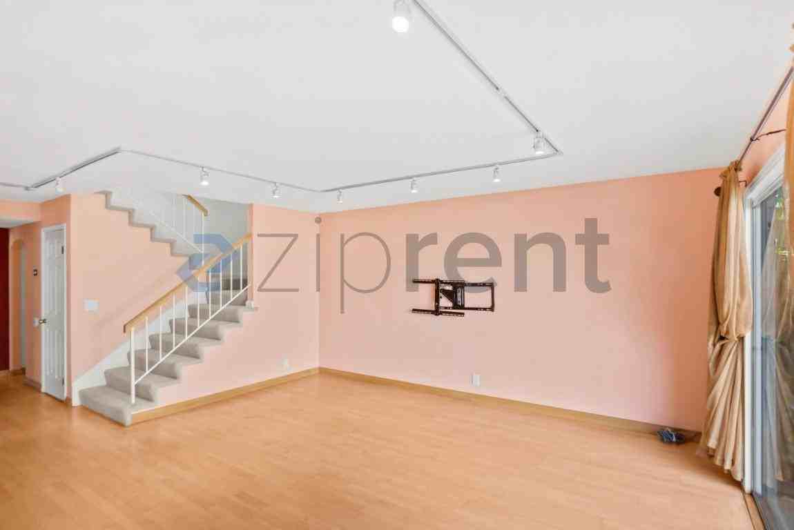 2321 Farmcrest St - Photo 7 of 34