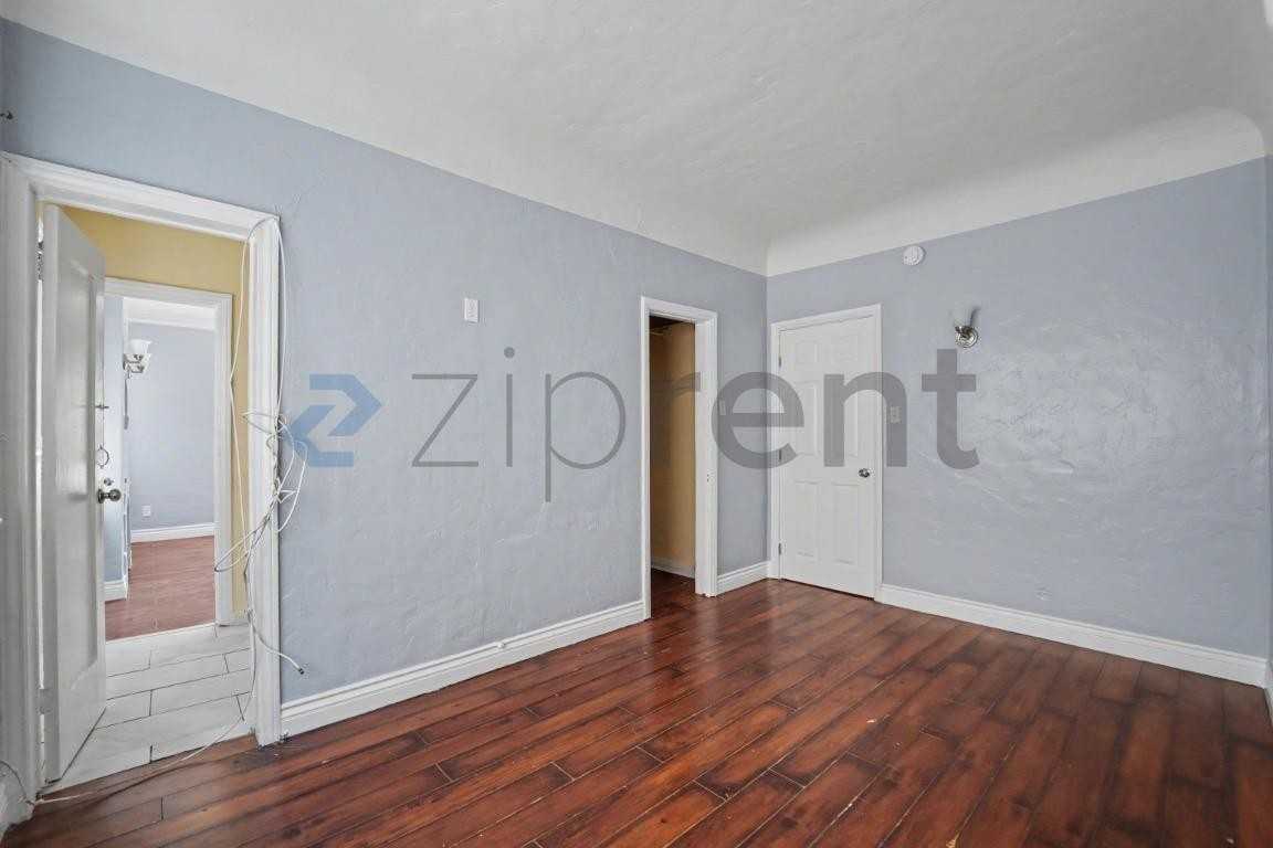 2633 E 56th St #1 - Photo 4 of 13