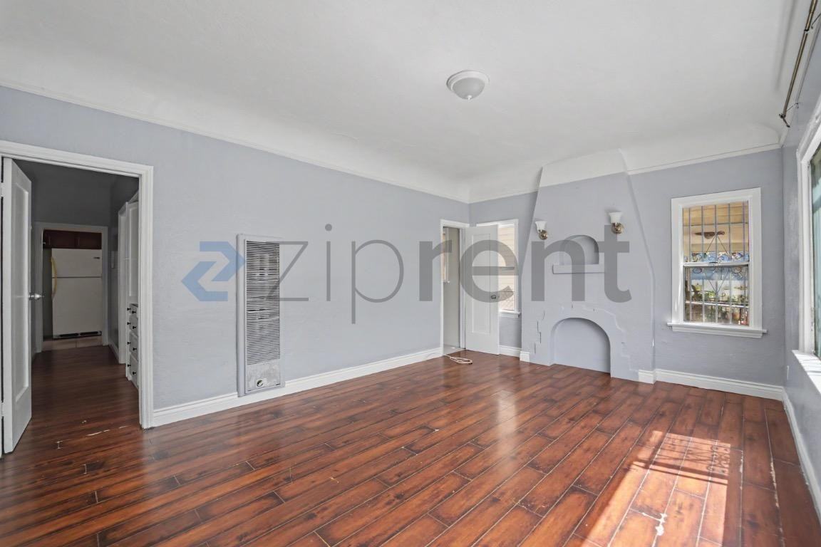 2633 E 56th St #1 - Photo 5 of 13