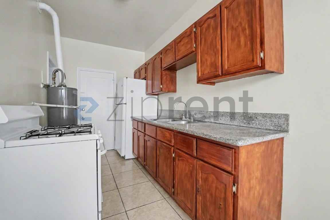 2633 E 56th St #1 - Photo 6 of 13