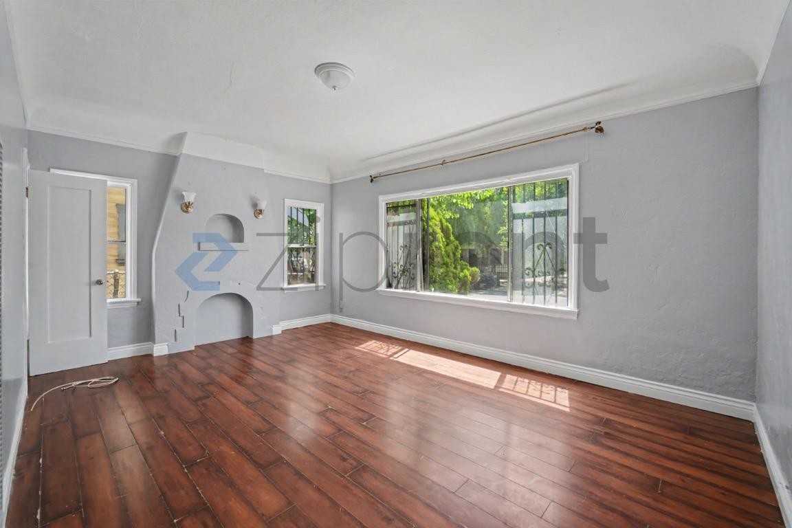 2633 E 56th St #1 - Photo 7 of 13
