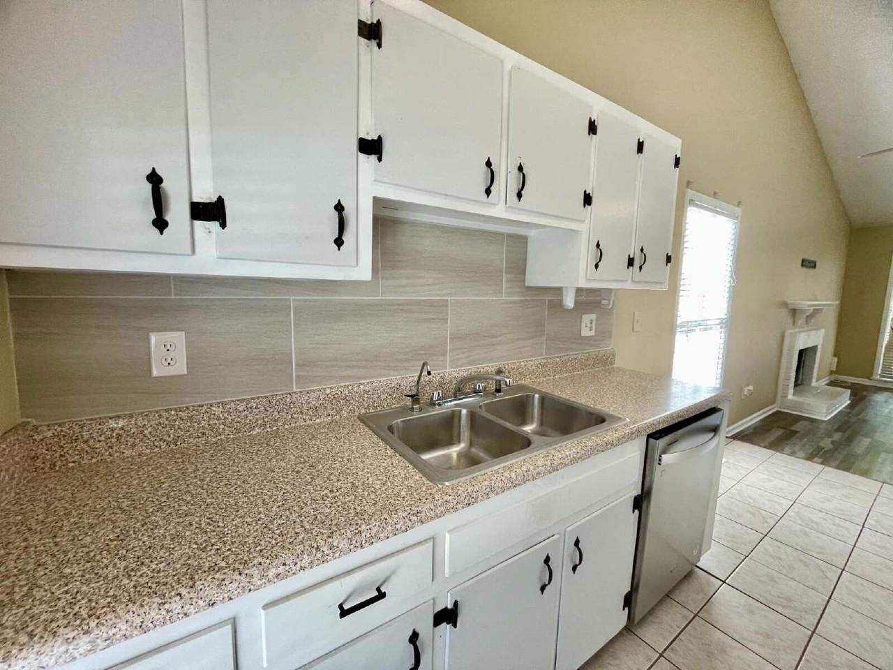 4609 Fen Ct - Photo 4 of 18