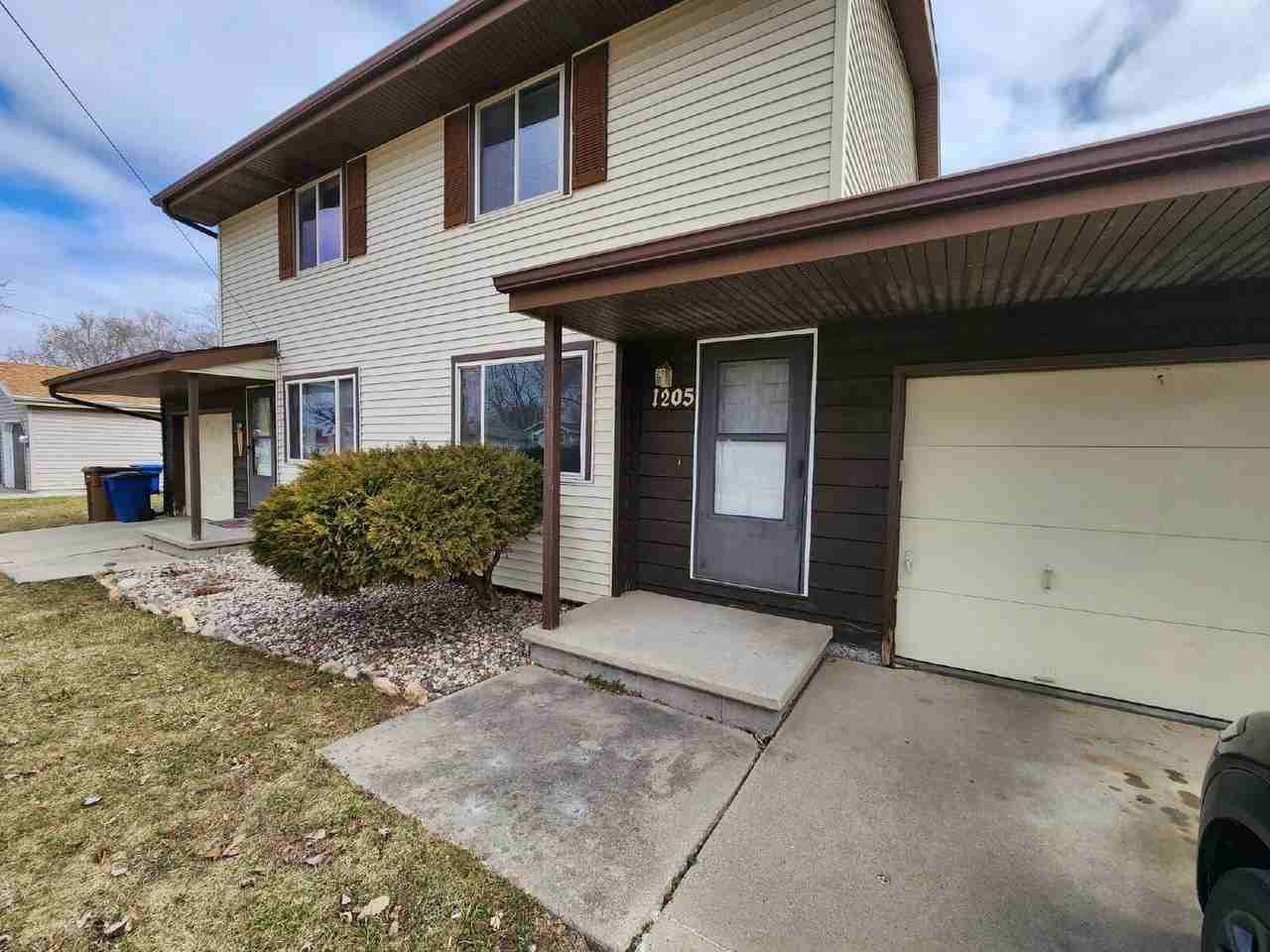 1205 Depere St - Photo 3 of 14