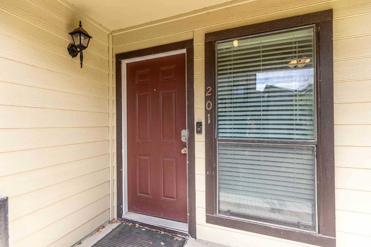 2542 Babcock Rd - Photo 3 of 29