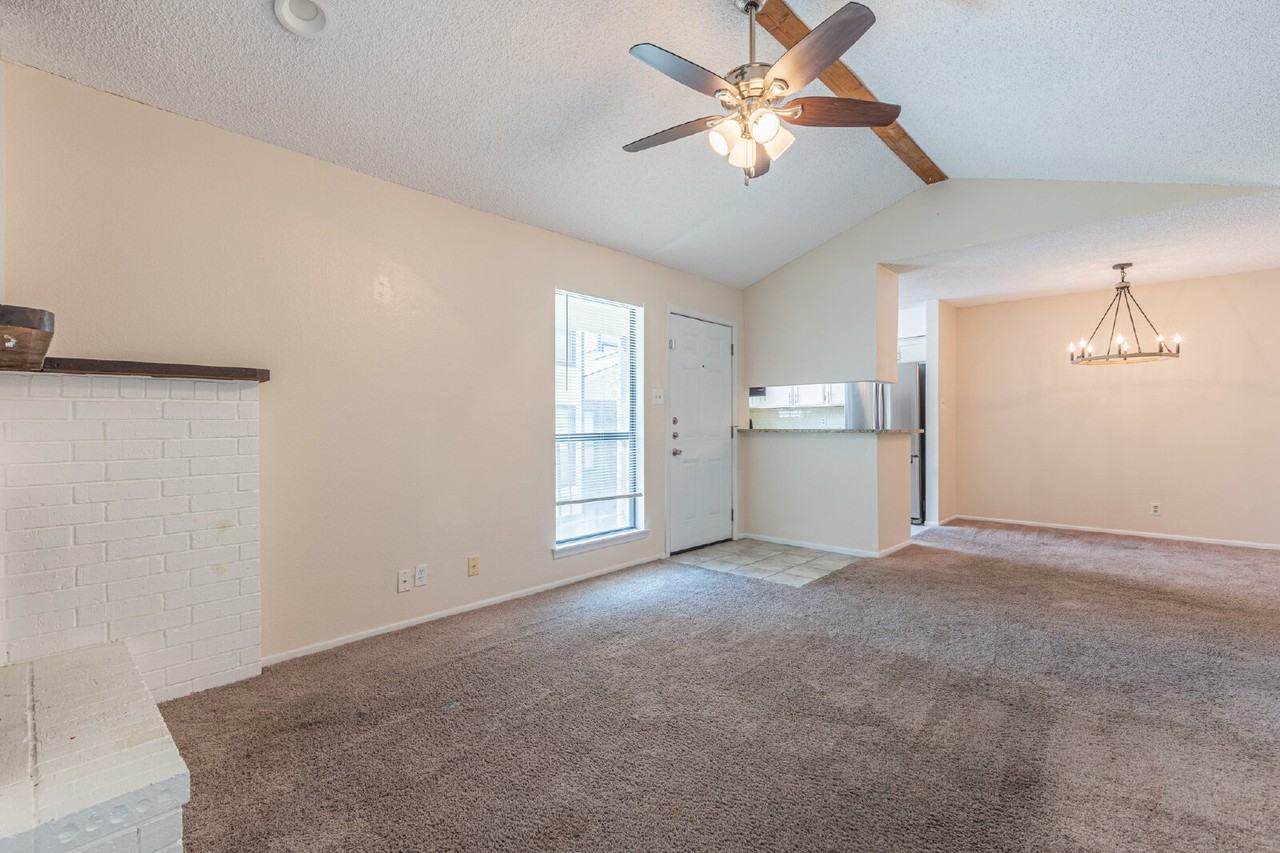 2542 Babcock Rd - Photo 6 of 29