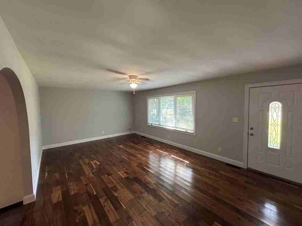 2195 Sharon Ave - Photo 4 of 50
