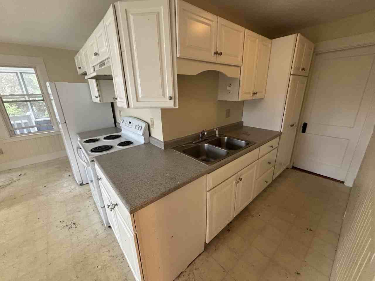 142 Emery St #B - Photo 2 of 10