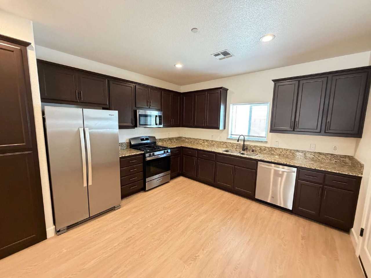 5062 Palisade Ave - Photo 4 of 28