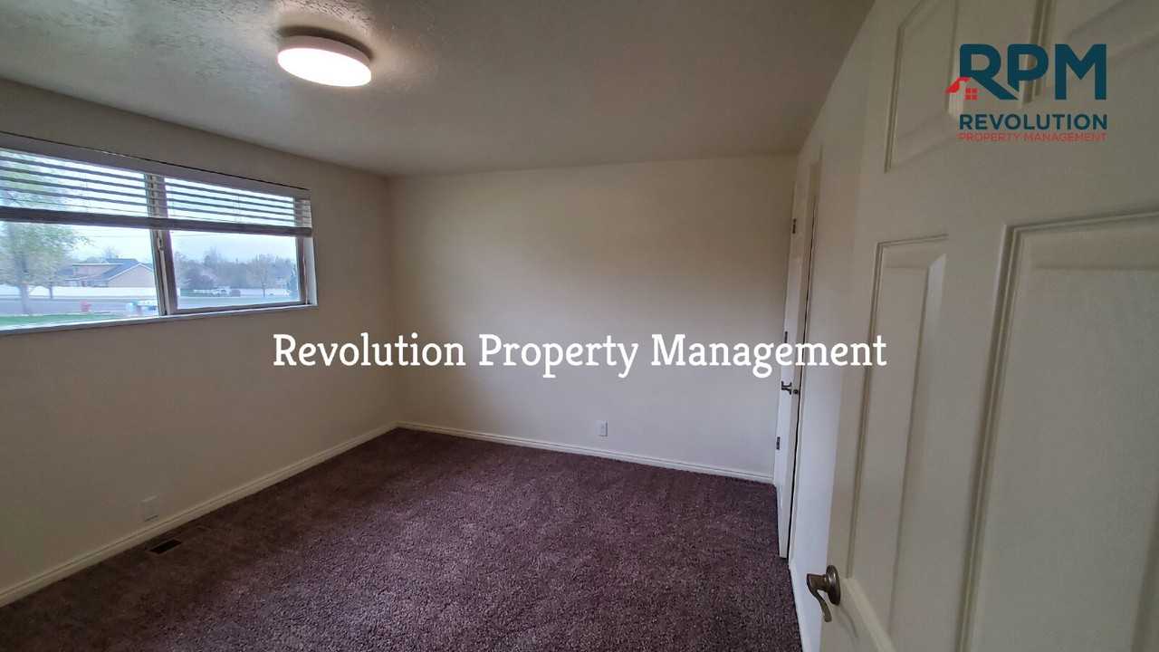607 E 340 N - Photo 5 of 8