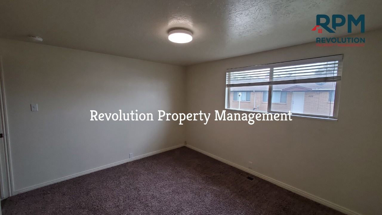 607 E 340 N - Photo 6 of 8