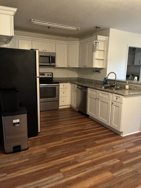7821 Maplewood Dr #404 - Photo 6 of 21
