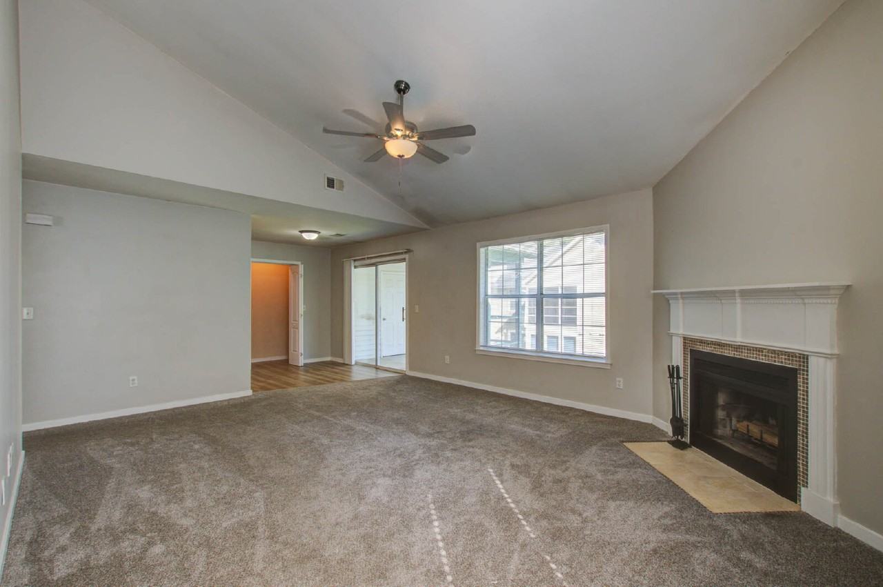 6211 Rolling Fork Rd Apt H - Photo 4 of 20
