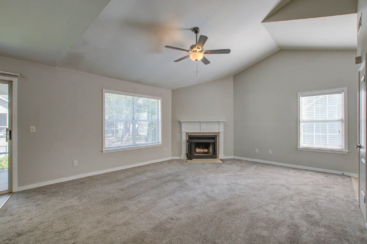 6211 Rolling Fork Rd Apt H - Photo 5 of 20
