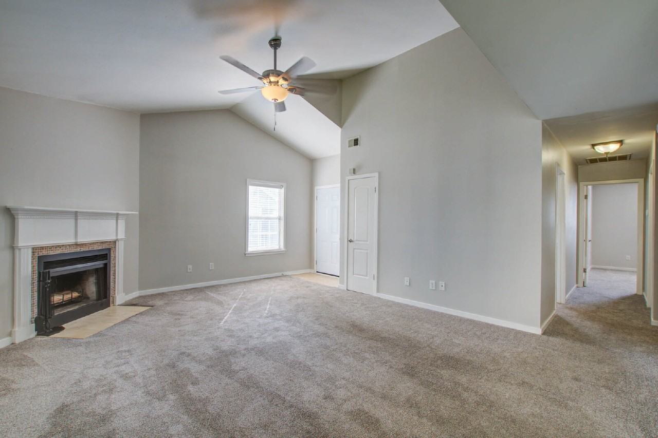 6211 Rolling Fork Rd Apt H - Photo 6 of 20