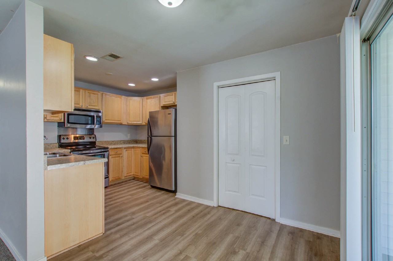 6211 Rolling Fork Rd Apt H - Photo 7 of 20