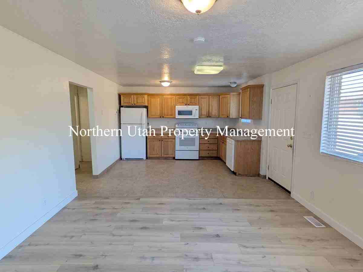 526 E Mac Ln - Photo 3 of 15