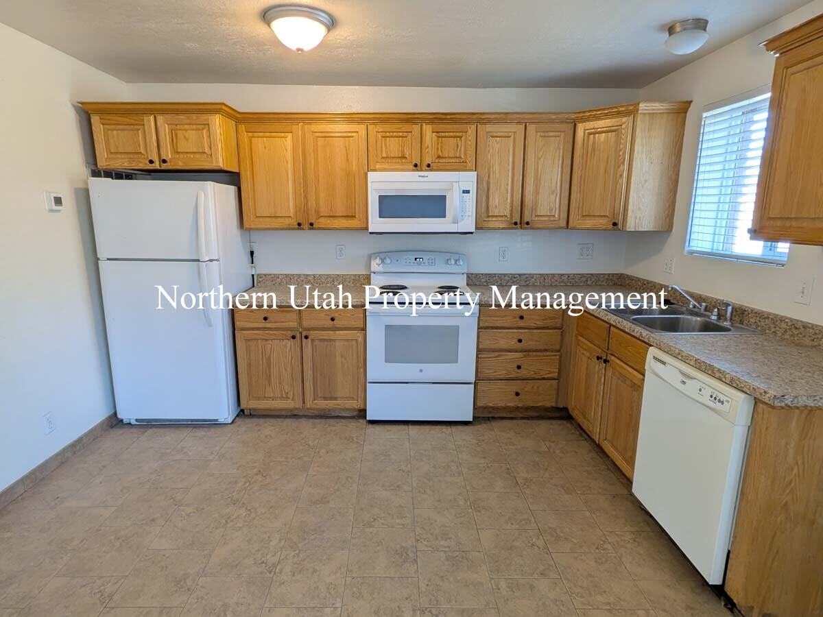 526 E Mac Ln - Photo 4 of 15