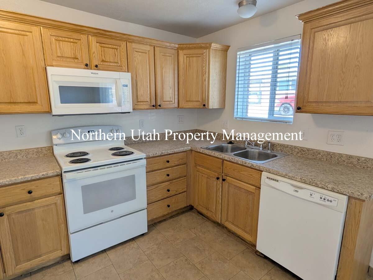526 E Mac Ln - Photo 5 of 15