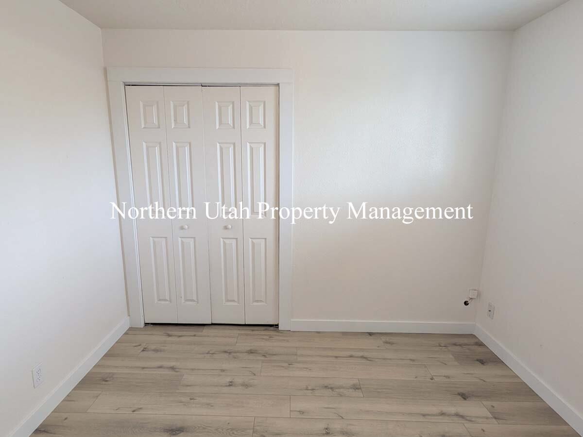 526 E Mac Ln - Photo 6 of 15