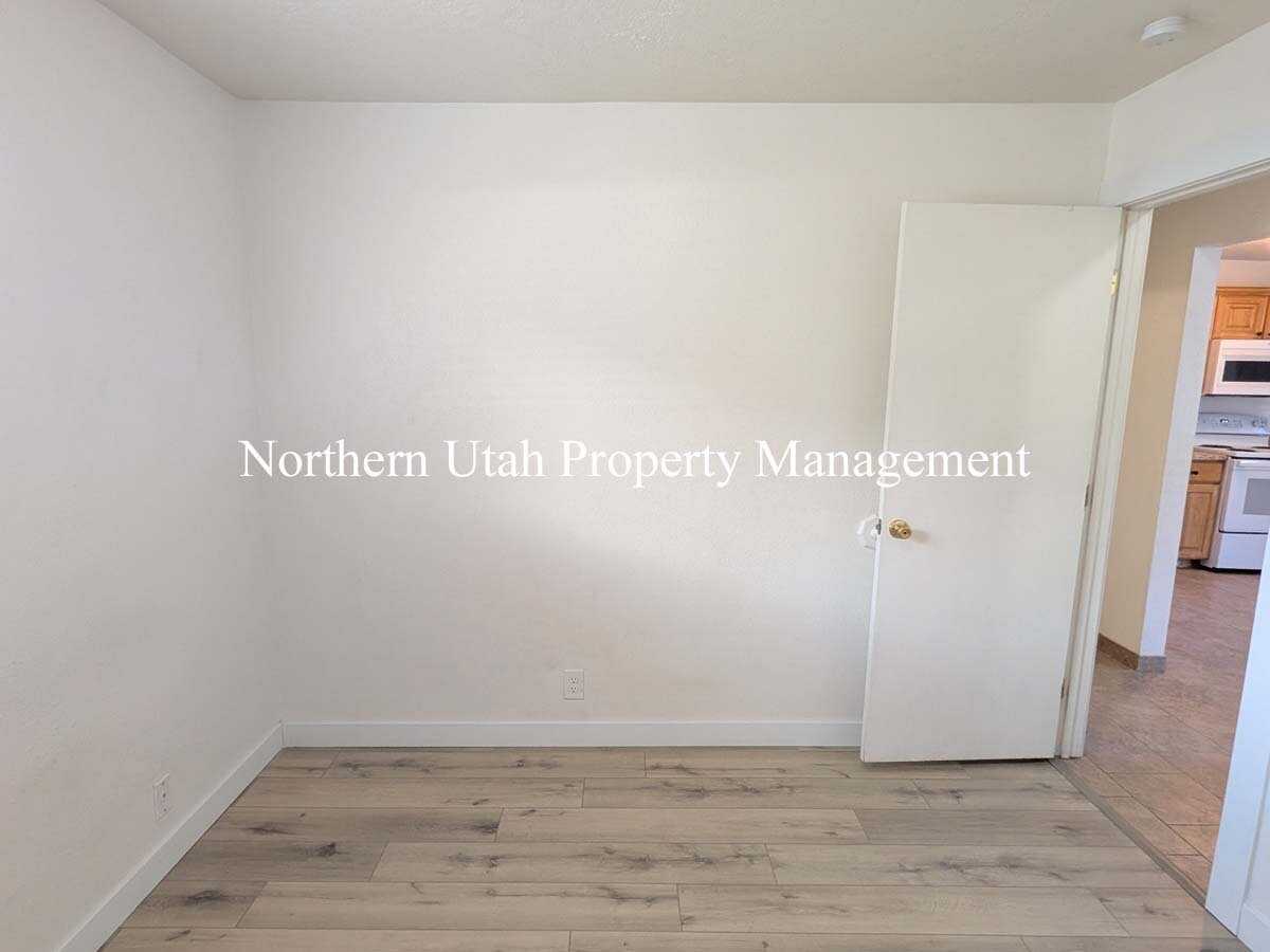 526 E Mac Ln - Photo 7 of 15