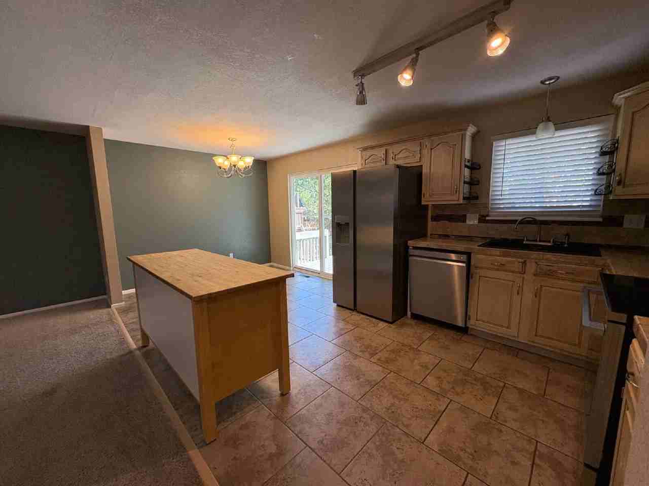 1395 Hiawatha Dr - Photo 7 of 23