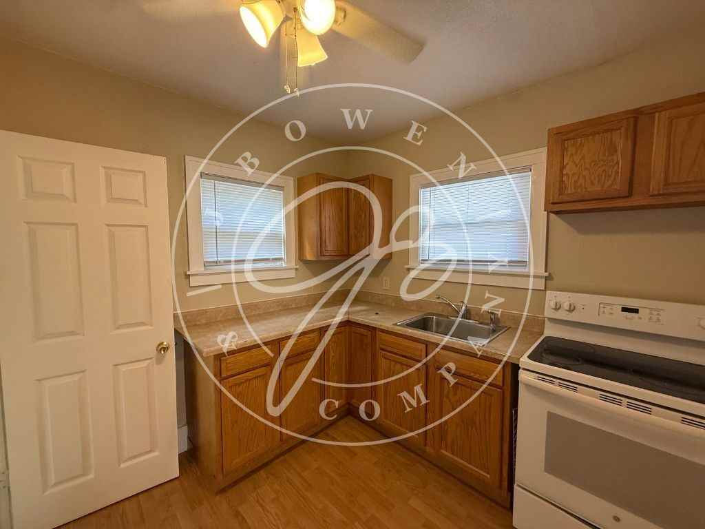 1733 Loxley Rd - Photo 2 of 10