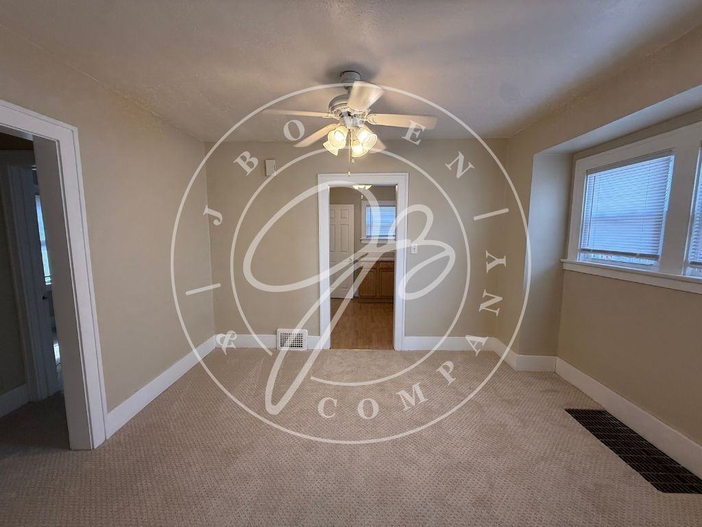 1733 Loxley Rd - Photo 4 of 10