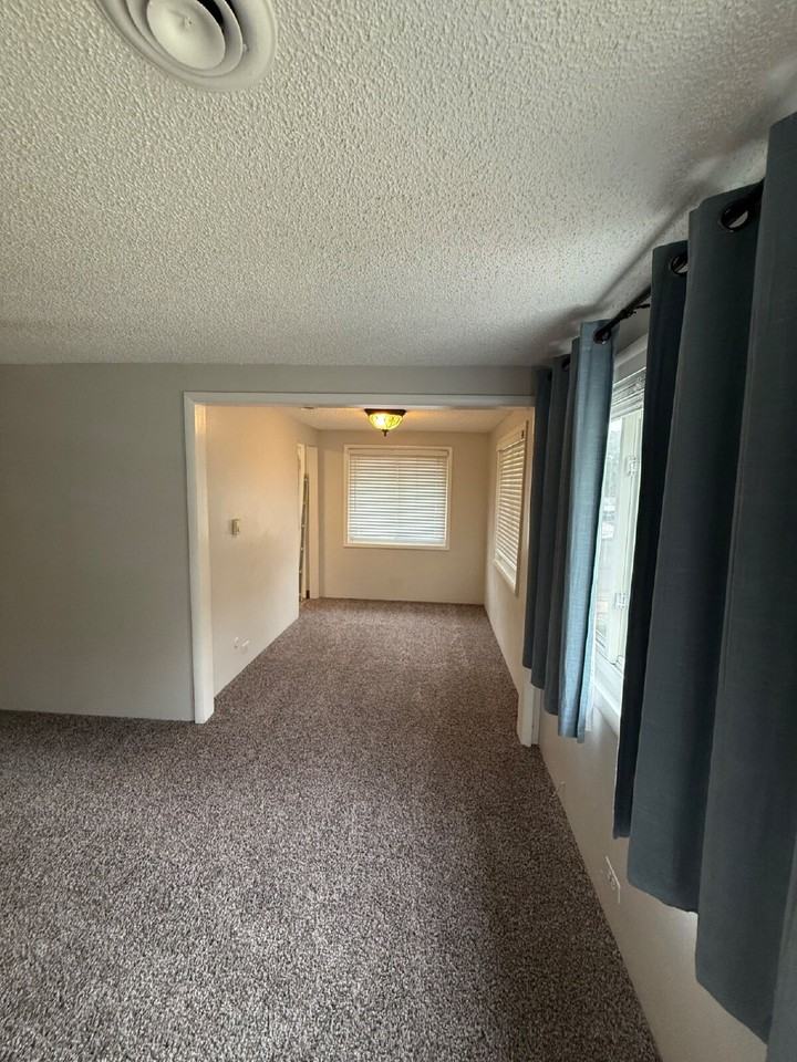 3109 S Fox St - Photo 4 of 10