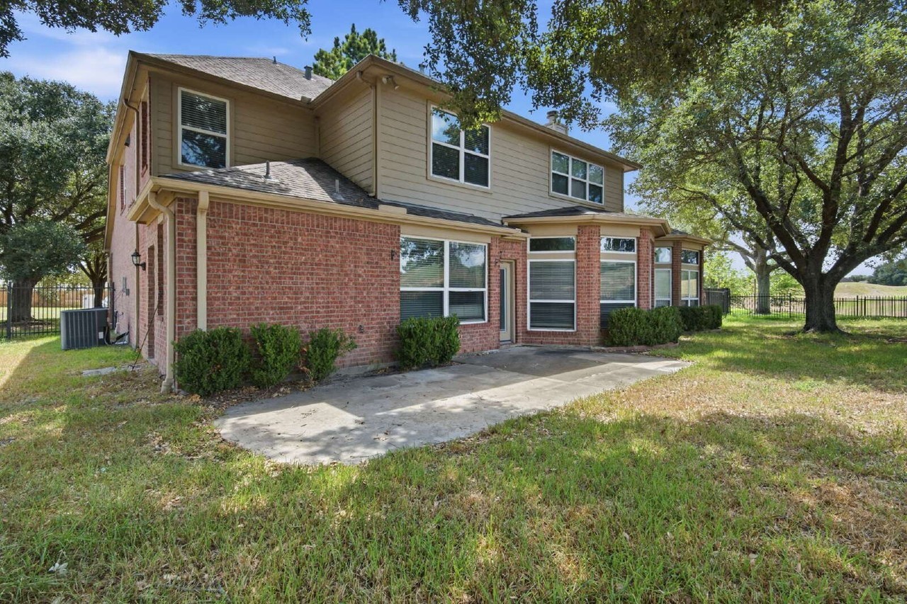11602 Canyon Mills Dr - Photo 2 of 30