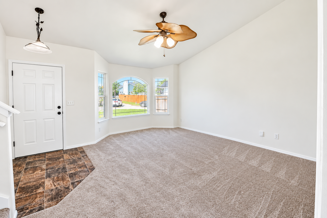 4220 E Iris Ct - Photo 2 of 15
