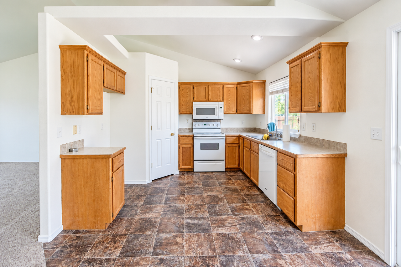 4220 E Iris Ct - Photo 3 of 15