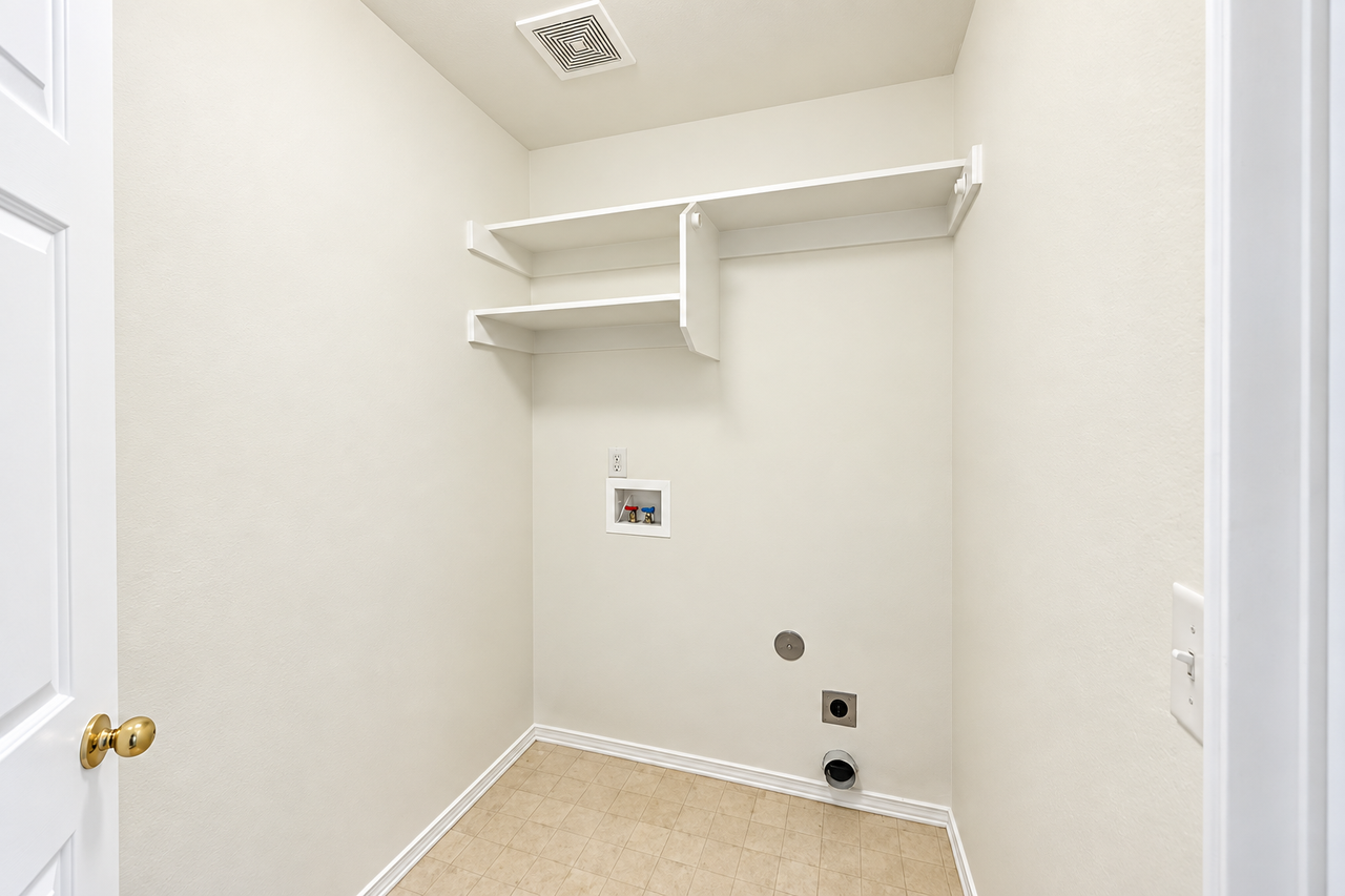 4220 E Iris Ct - Photo 6 of 15