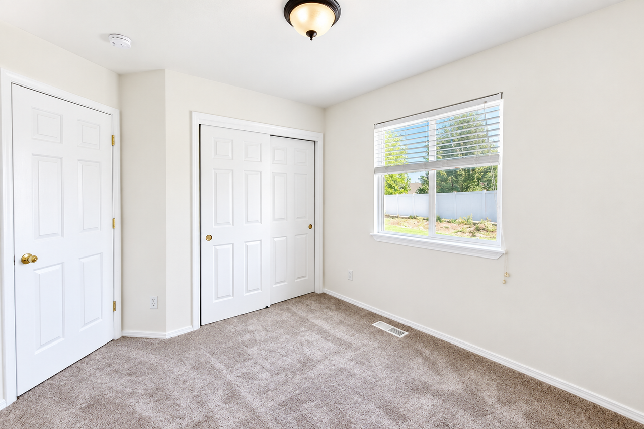 4220 E Iris Ct - Photo 7 of 15