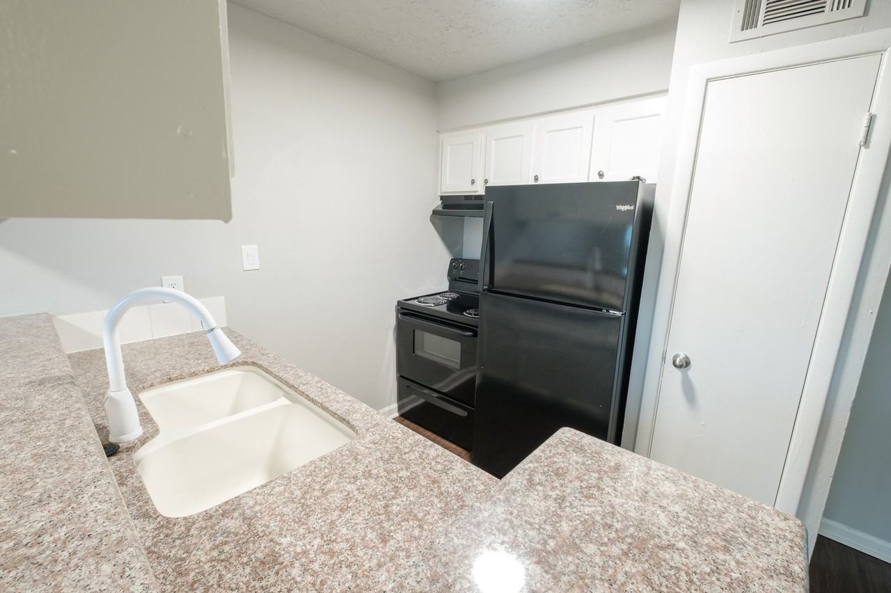 6519 Sloan St #6 - Photo 2 of 10
