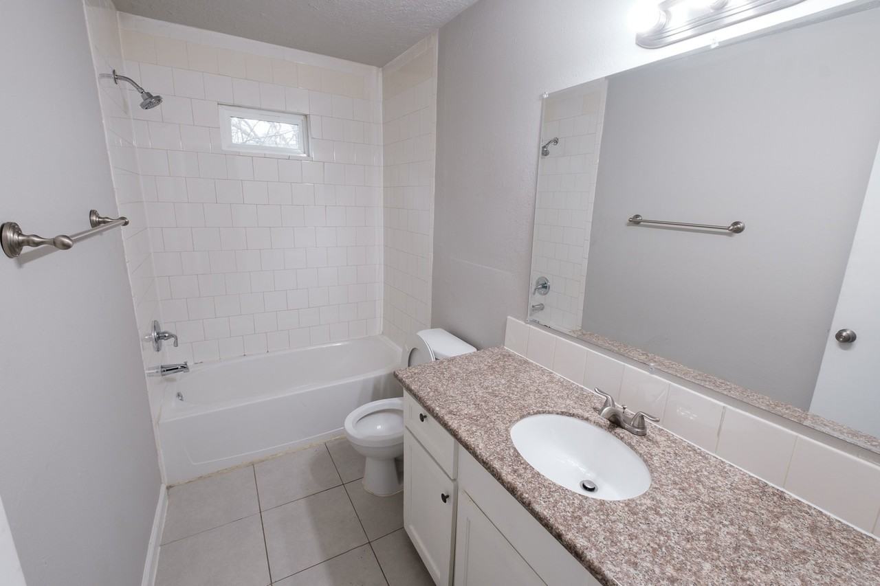 6519 Sloan St #6 - Photo 7 of 10