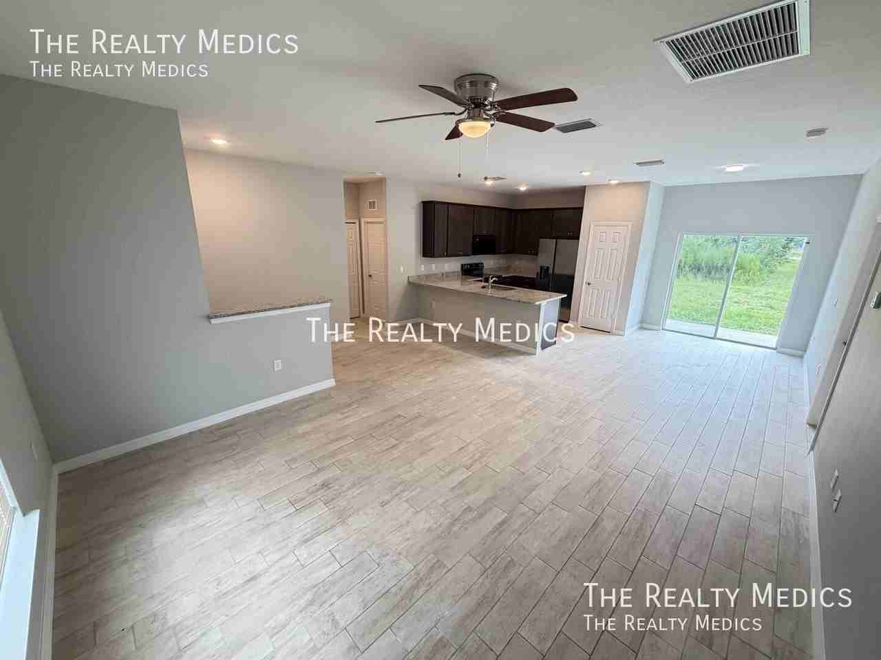 1336 Palau St Se - Photo 4 of 37