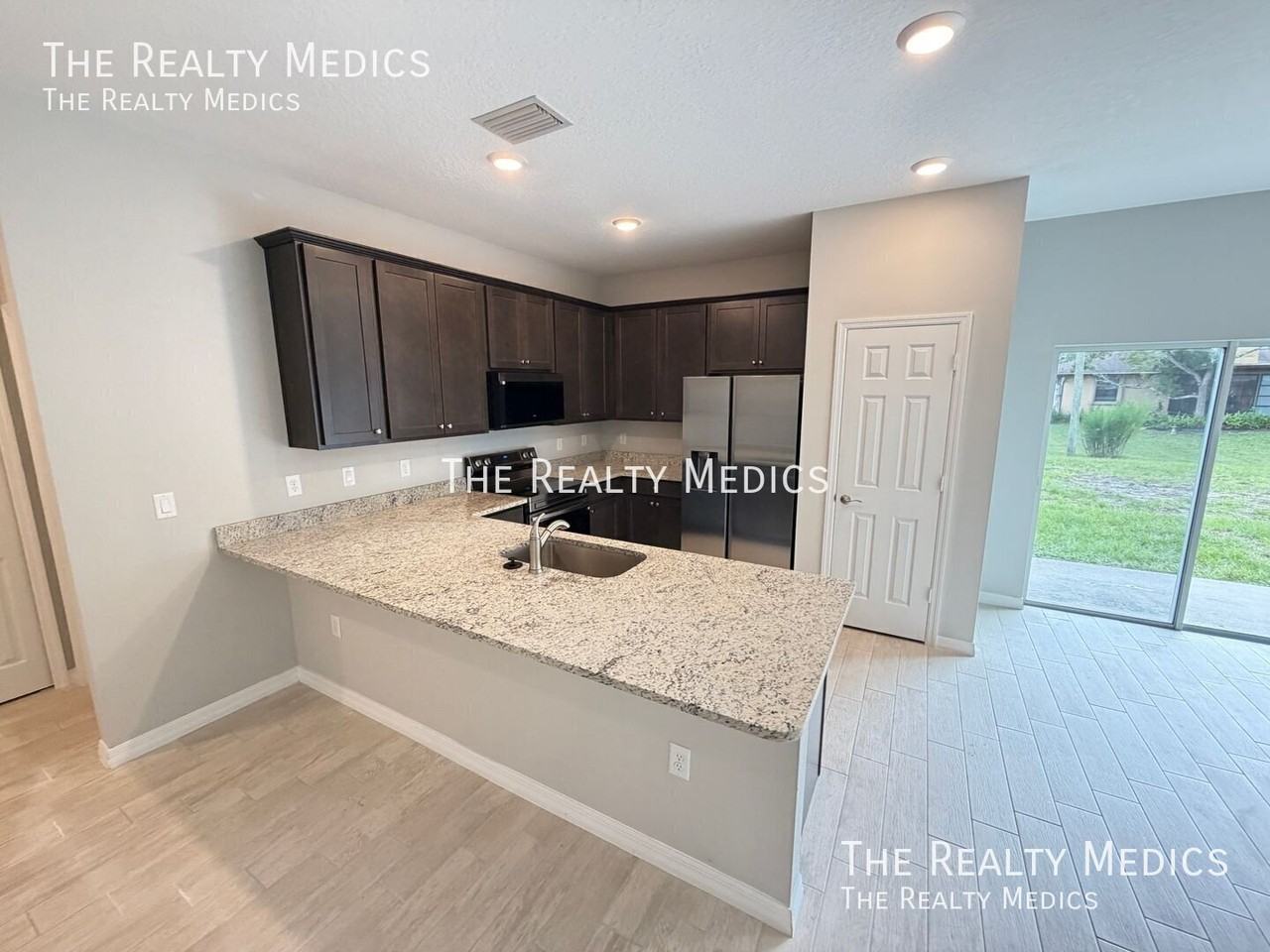 1336 Palau St Se - Photo 6 of 37