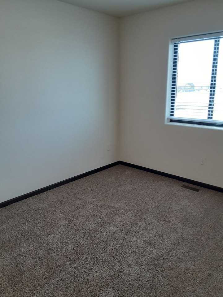 581 225th St #13 - Photo 4 of 24
