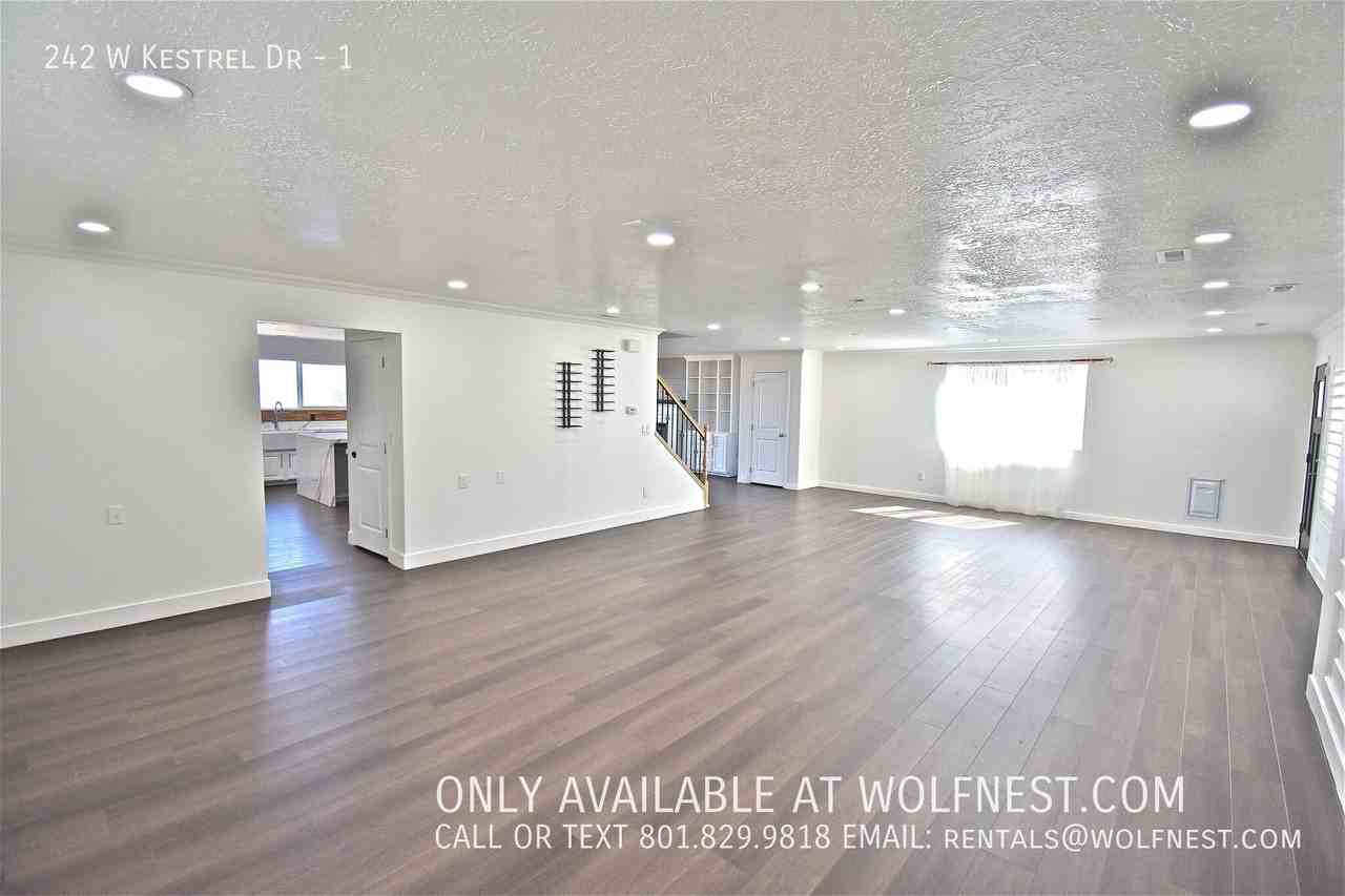 242 W Kestrel Dr #1 - Photo 3 of 40