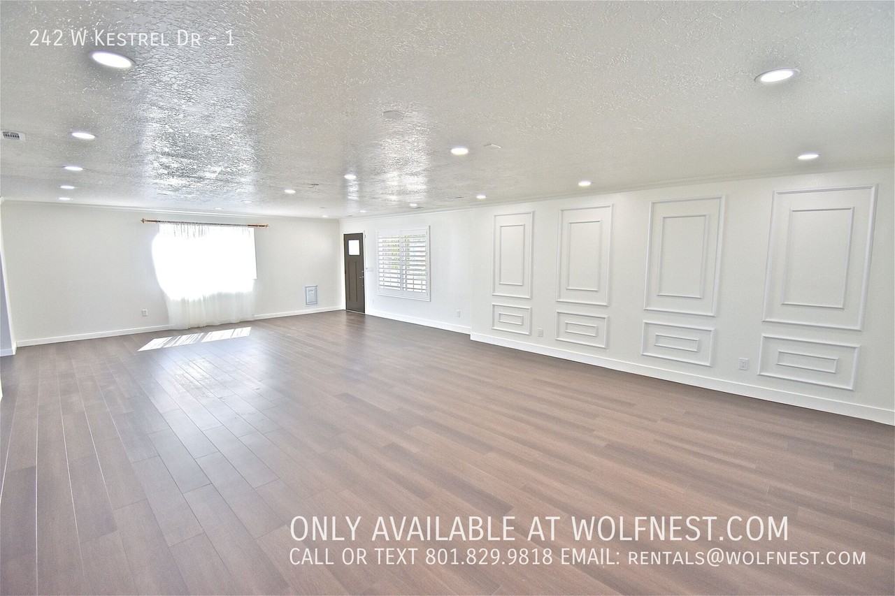 242 W Kestrel Dr #1 - Photo 4 of 40
