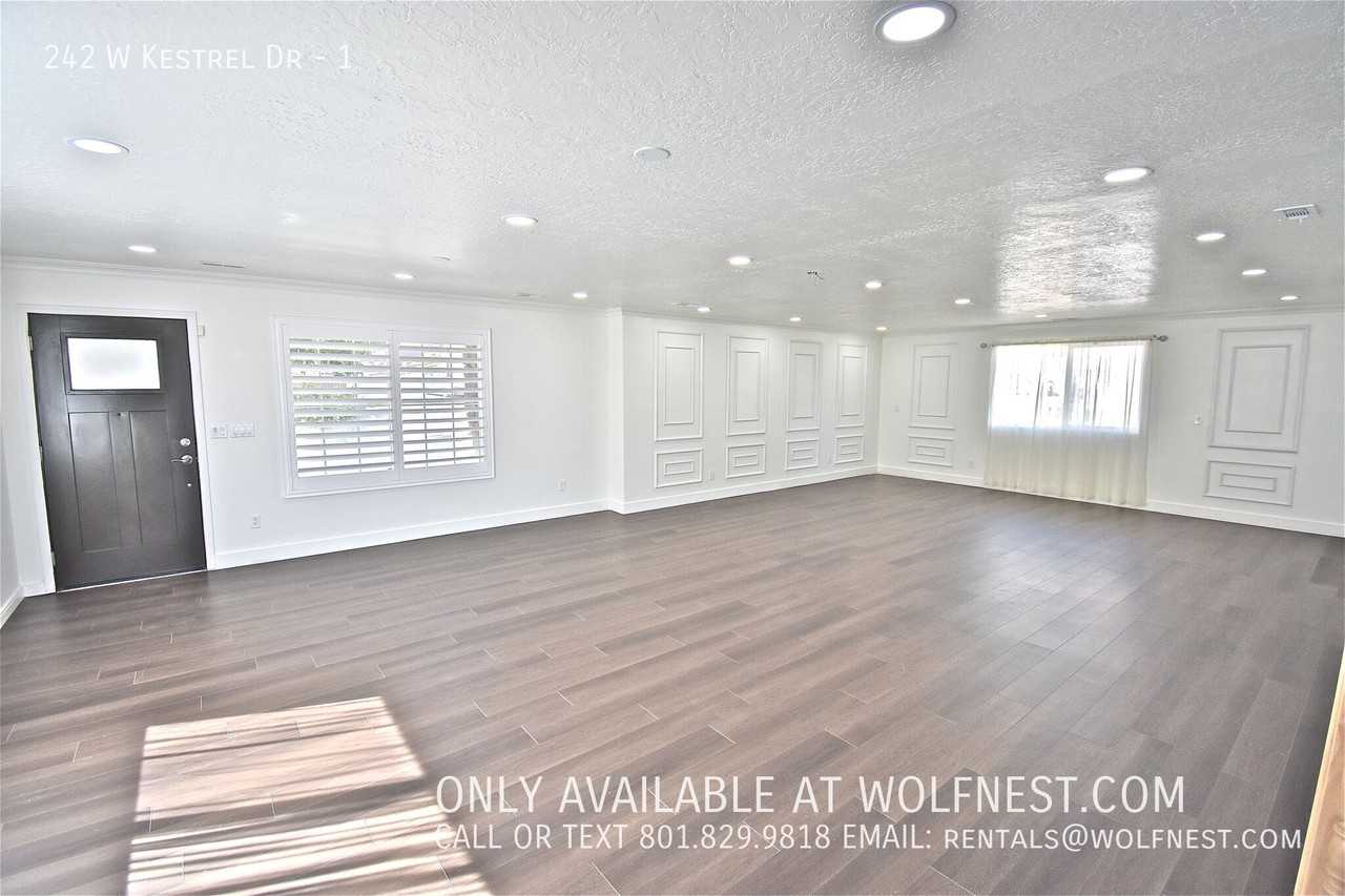 242 W Kestrel Dr #1 - Photo 5 of 40